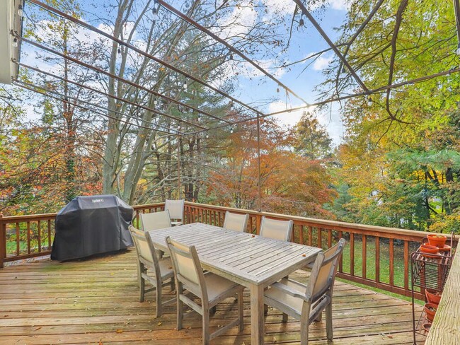 Building Photo - 47 Hollow Tree Ridge Rd