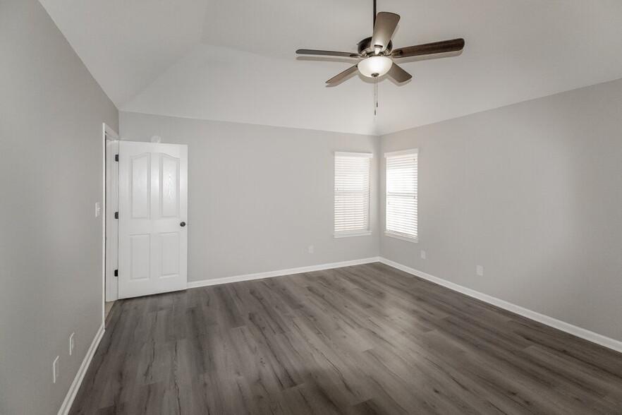 Building Photo - 2417 Bethany Dr