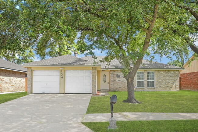 Building Photo - 13327 N Thorntree Dr