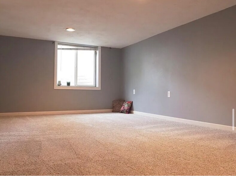 Building Photo - 1707 E Mallon Ave