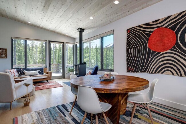 Building Photo - 15 Lakewood Dr