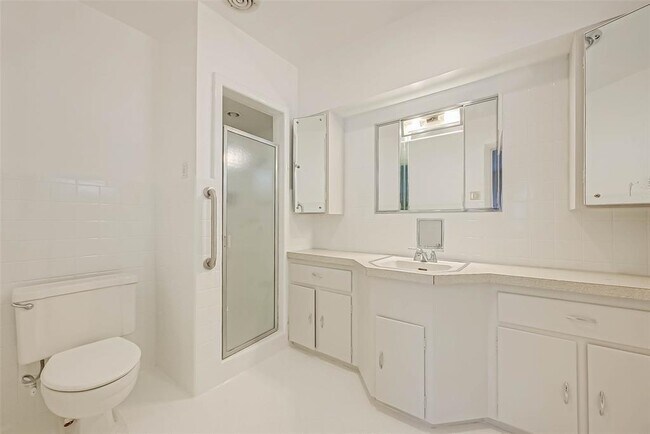 Building Photo - 2511 Maroneal St