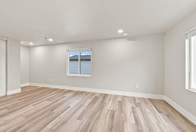 Building Photo - $2,420.95 with $300 Cleaning Voucher 2 Beds - 1 Bath, Single Family Home in Englewood with Privat...