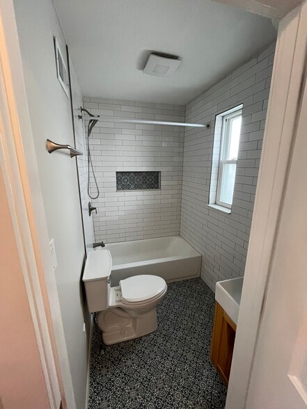 Bathroom - 2546 Duck Creek Rd