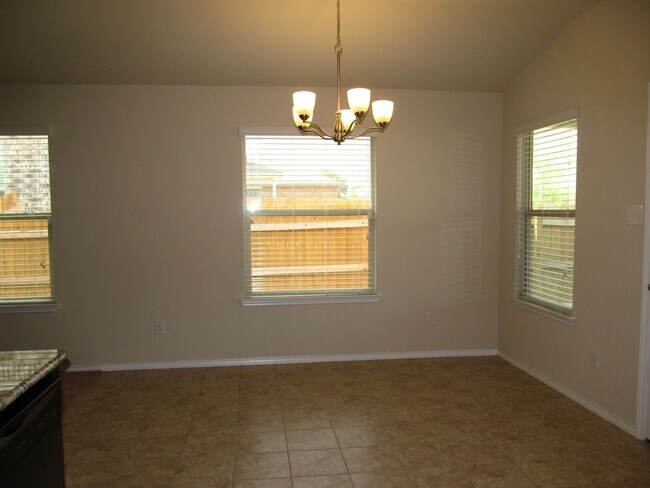 Building Photo - 3 BEDROOM NEAR STILLHOUSE HOLLOW LAKE