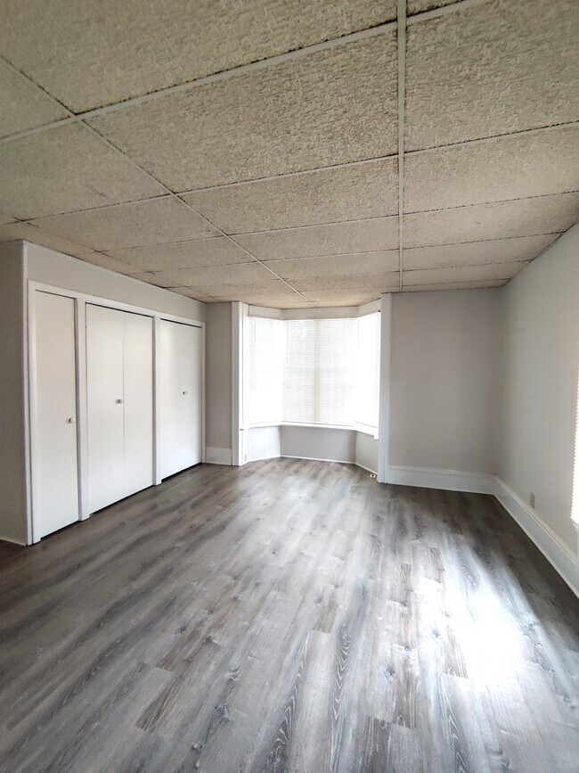 Building Photo - 242 W Lincoln Ave