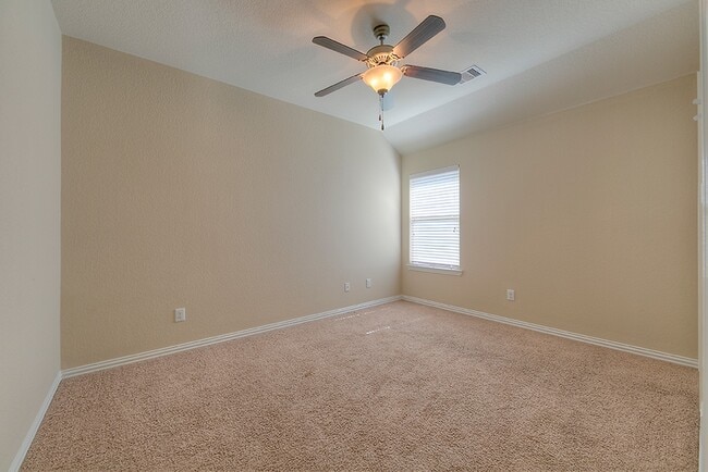 Building Photo - 10 Quillwood Pl