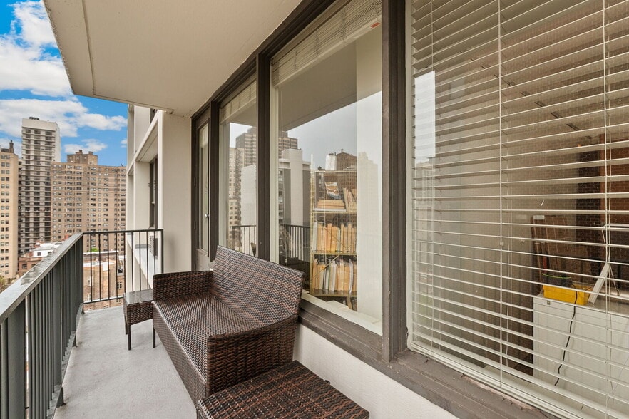 Building Photo - 1400 N State Pky