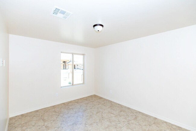 Building Photo - El Rancho Encantado