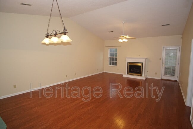 Building Photo - 2419 Glen Meadow Rd