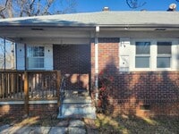 Building Photo - Comfortable 2-Bedroom Duplex Near Downtown Greenville