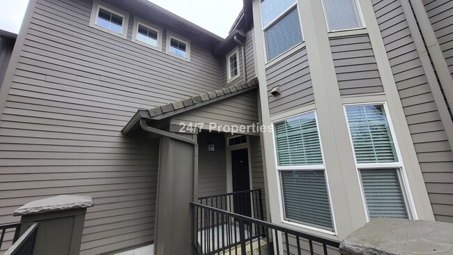 Building Photo - 3BD/2BA Townhome w/ Pool/Gym/BB Court & Mo...