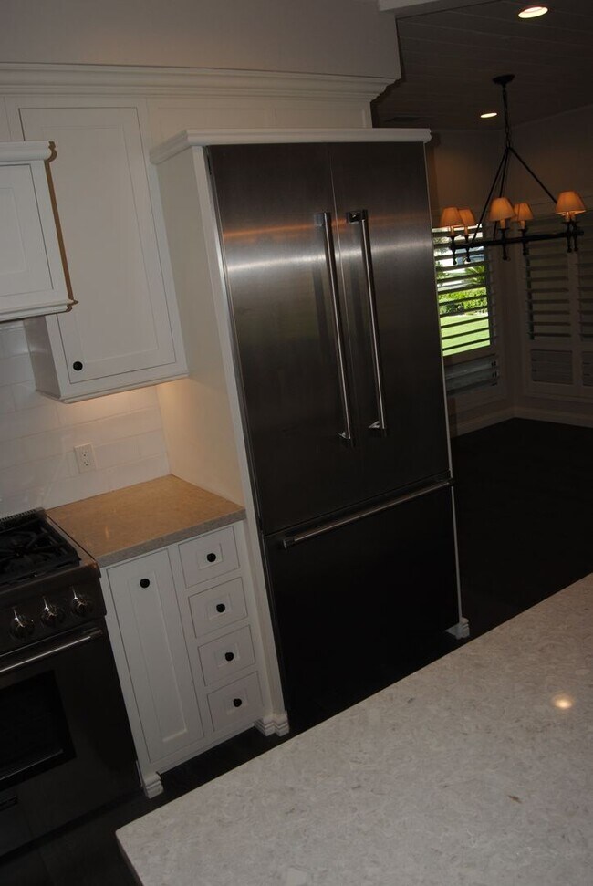 Building Photo - 7112 Darrin Ave