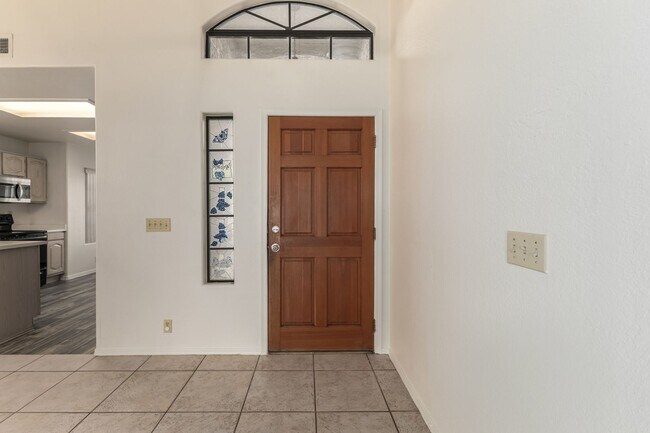 Building Photo - Spacious 3 Bed, 2 Bath Home in Peoria - Your Perfect Home Awaits!