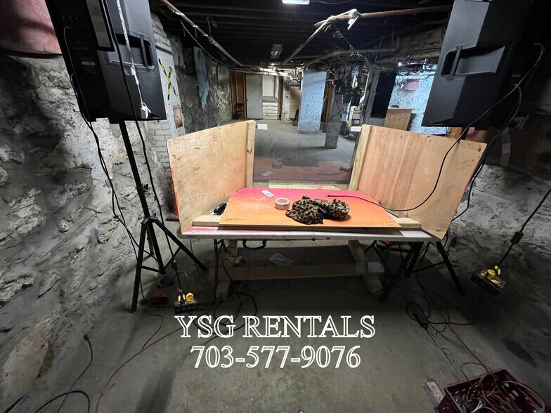 Building Photo - 9 Sunset St