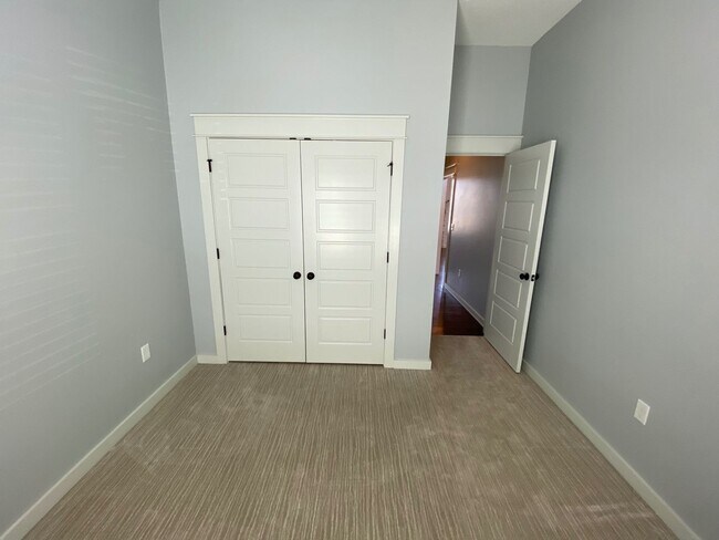 Building Photo - 418 Freemont Drive