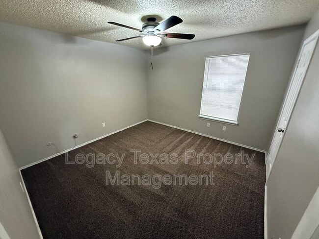 Building Photo - 1610 Sun Valley Dr