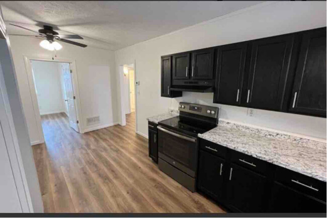 Primary Photo - 106 S Park Dr