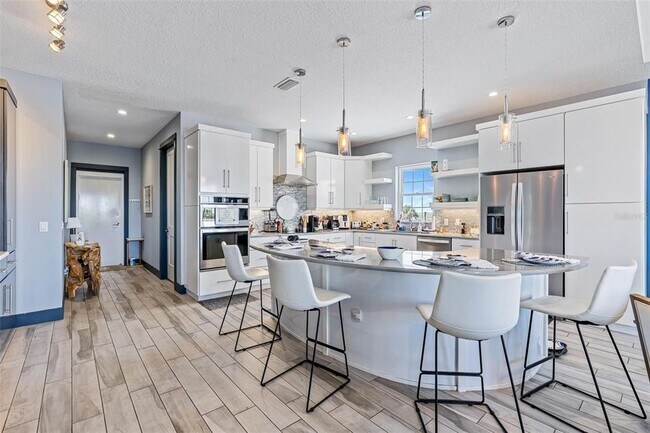 Building Photo - 701 E 3rd Ave