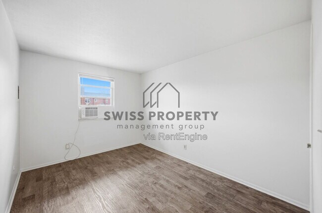Building Photo - 544 Riverview Dr