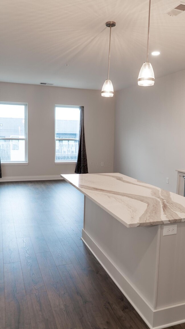 Building Photo - 6633 Dale Dr