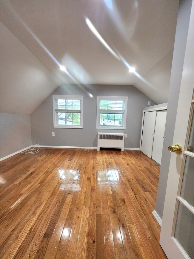 Building Photo - 18 Bamboo Ln