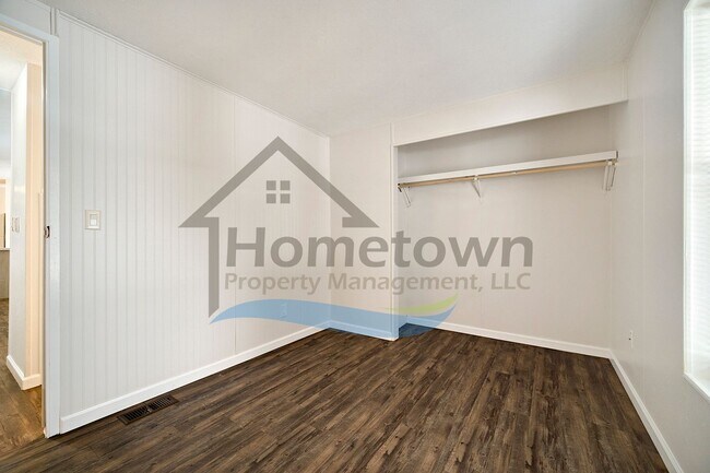 Building Photo - 2 Bedroom 2 Bathroom Home with Off-Street Parking Available in Athol!