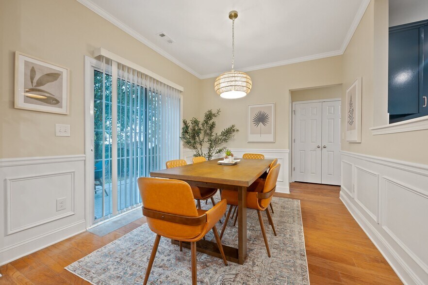 Building Photo - 13581 Weycroft Cir