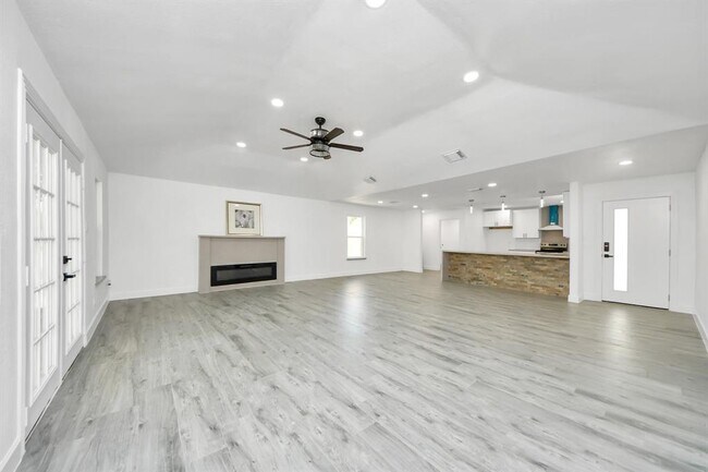 Building Photo - 14223 Ella Lee Ln