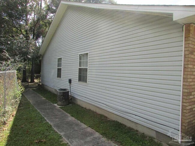 Building Photo - 7135 Pearson Rd