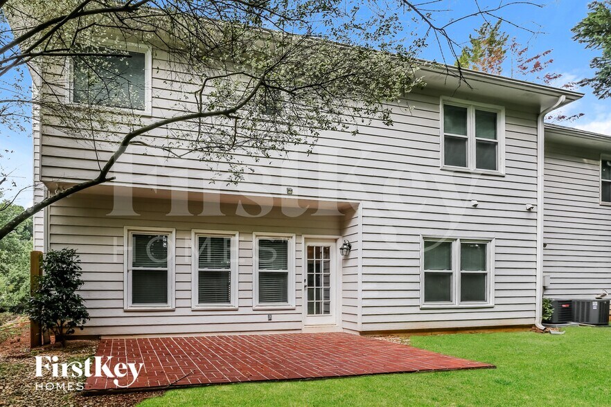 Building Photo - 3215 Maple Terrace Dr