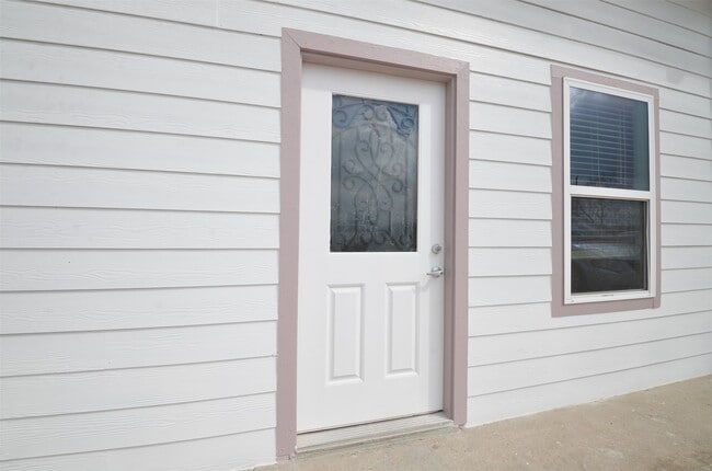 Building Photo - 2002 County Rd 55