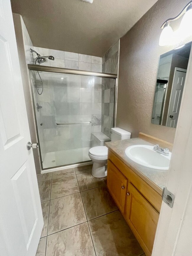 Building Photo - 329 E 14th Ave