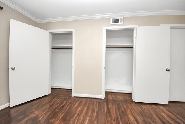Building Photo - 4422 Nenana Dr