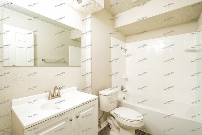 Building Photo - 3024 S Ash Ct