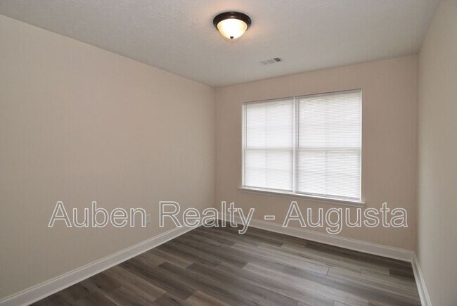 Building Photo - 1924 Roberson Rd