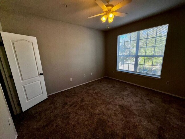 Building Photo - Spacious 2 Bed / 2 Bath Second-Floor Condo at Grand Reserve at Kirkman Park