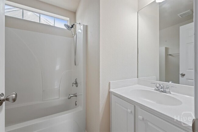 Building Photo - 17 Bushwood Dr