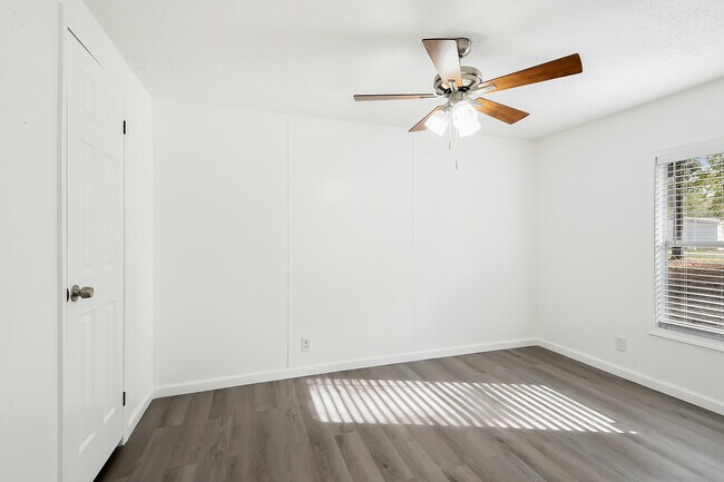 Building Photo - 36375 Longleaf Dr