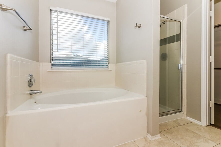 Building Photo - 2523 Flycatcher Cove Dr