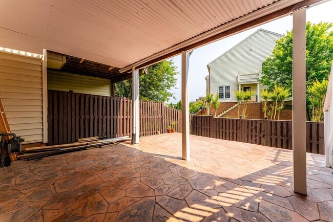 Building Photo - 43627 Pickett Corner Terrace