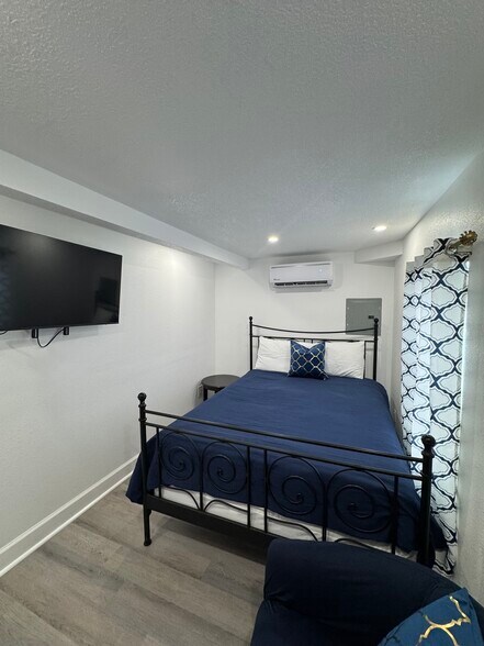 Building Photo - 104 E Euclid Ave