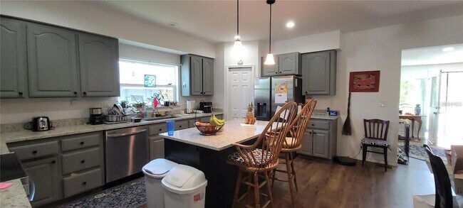 Building Photo - 416 W Howry Ave