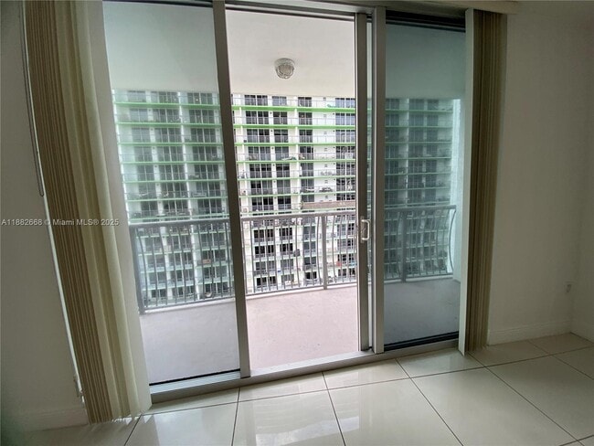 Building Photo - 1750 N Bayshore Dr