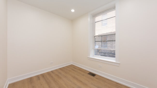 Building Photo - 2036 N Hoyne Ave