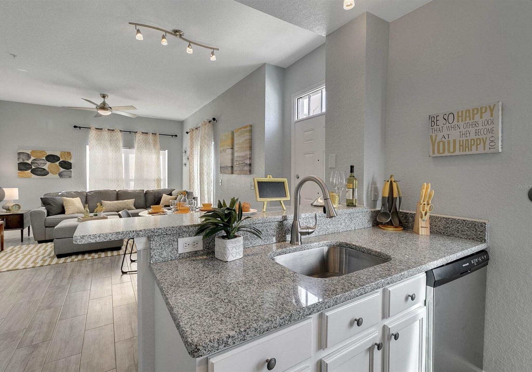 Building Photo - 4561 Yellowgold Rd E