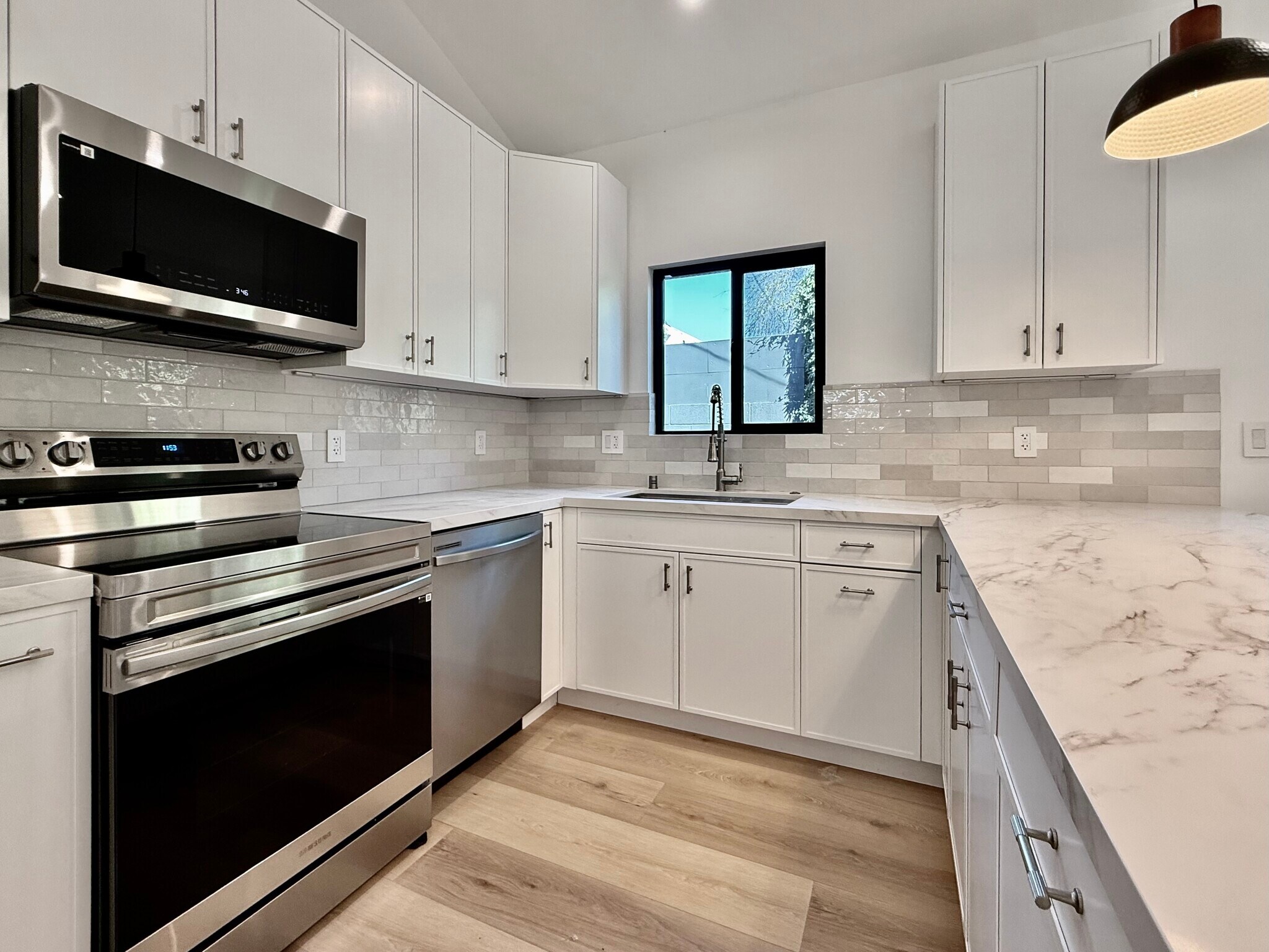 Building Photo - 619 N Vista St