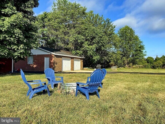 Building Photo - 8530 Wedding Dr