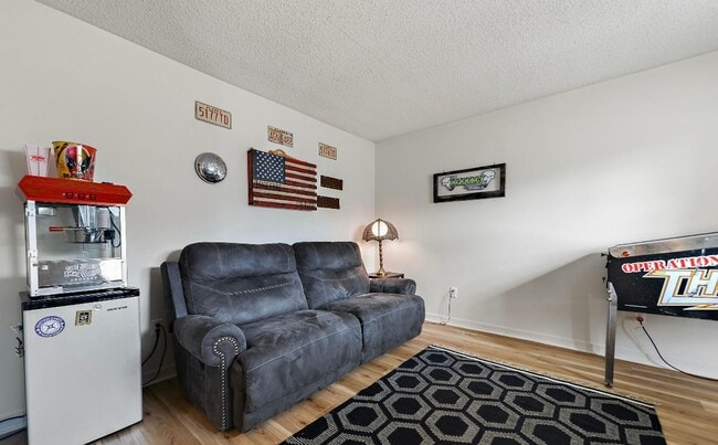 Building Photo - Updated 4 bedroom 2.5 bath home in Ocean Springs!