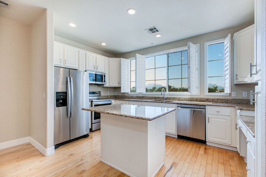 Building Photo - 4455 E Paradise Village Pky S